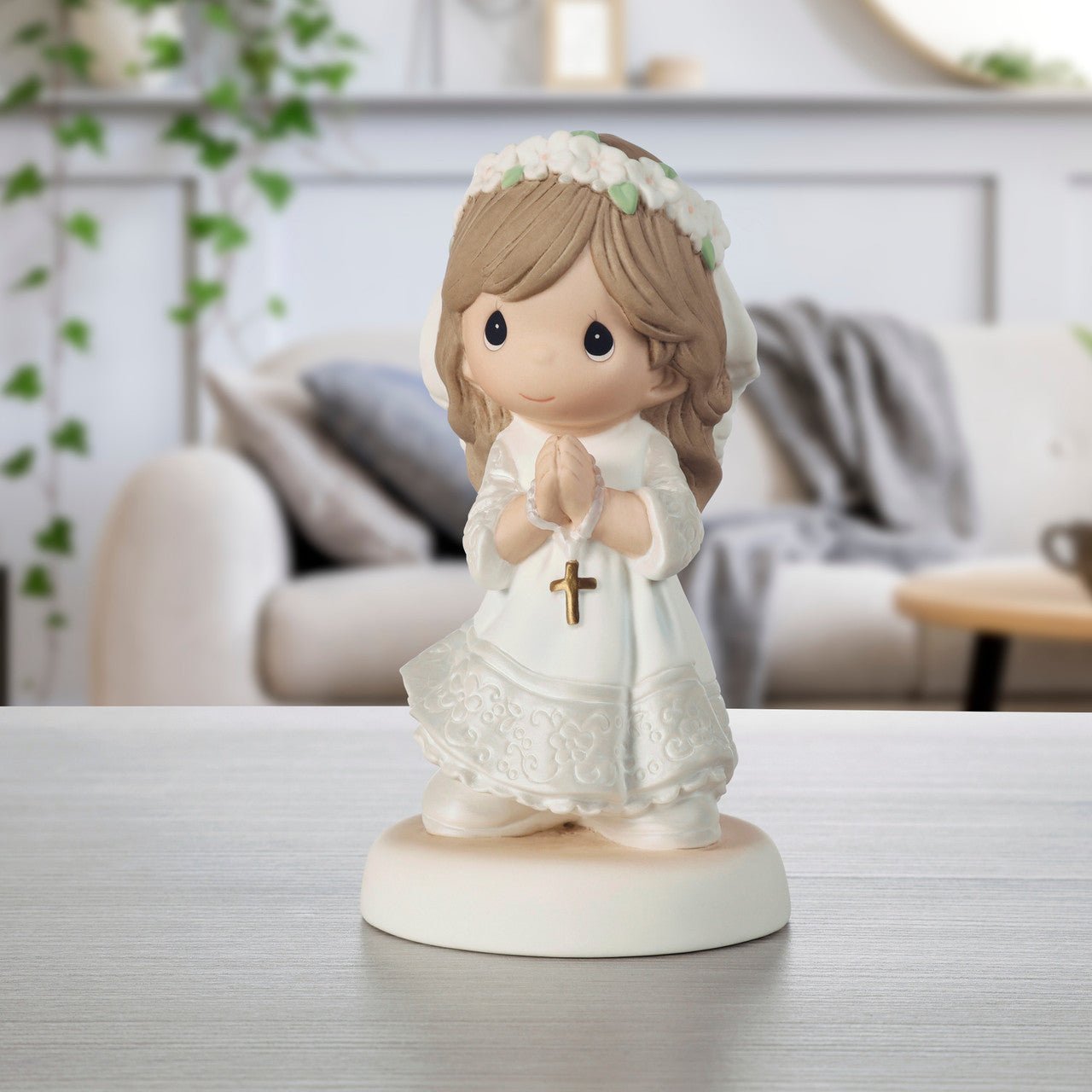 Communion Brunette Girl Figurine
