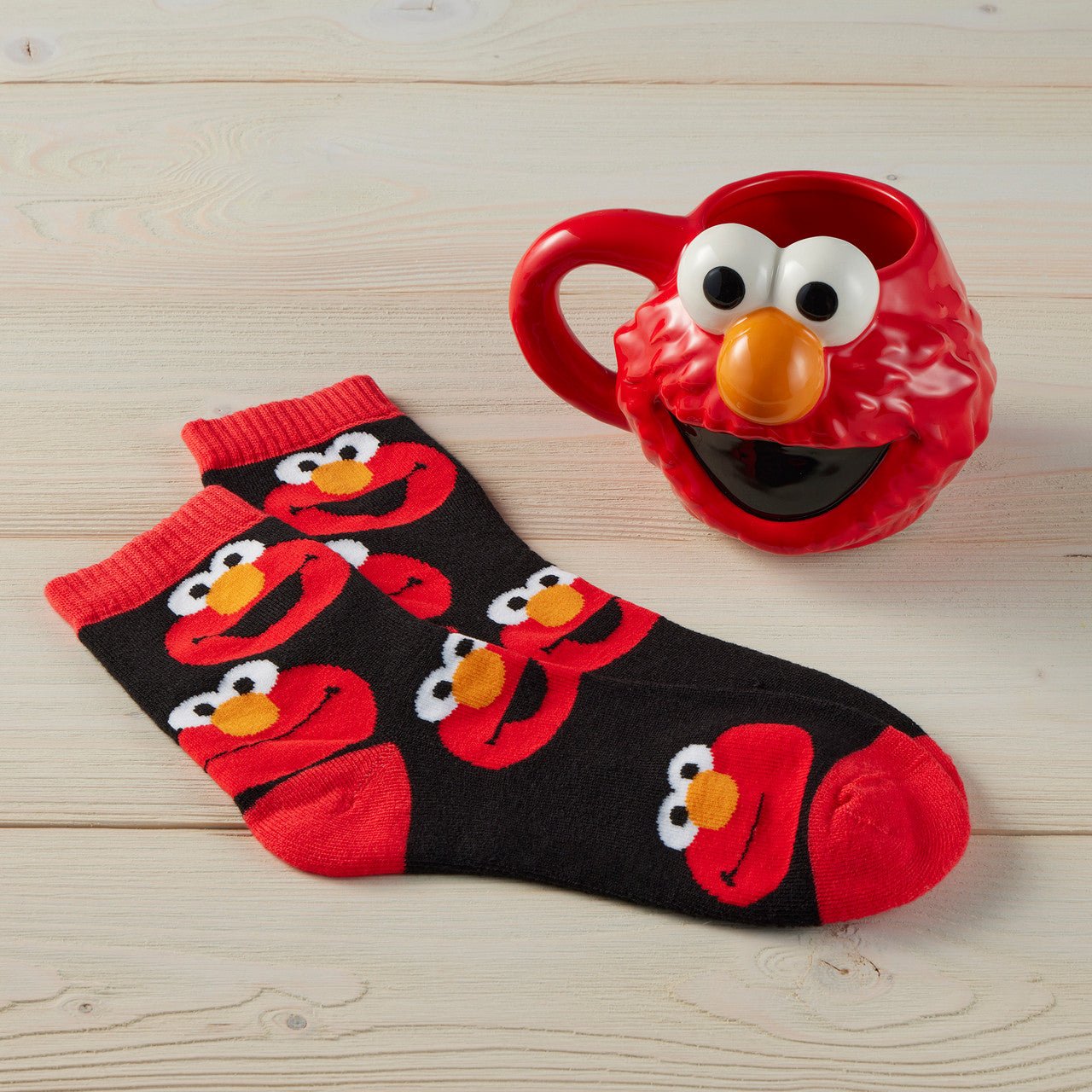 Sesame Street Set/2 Elmo Mug and Sock
