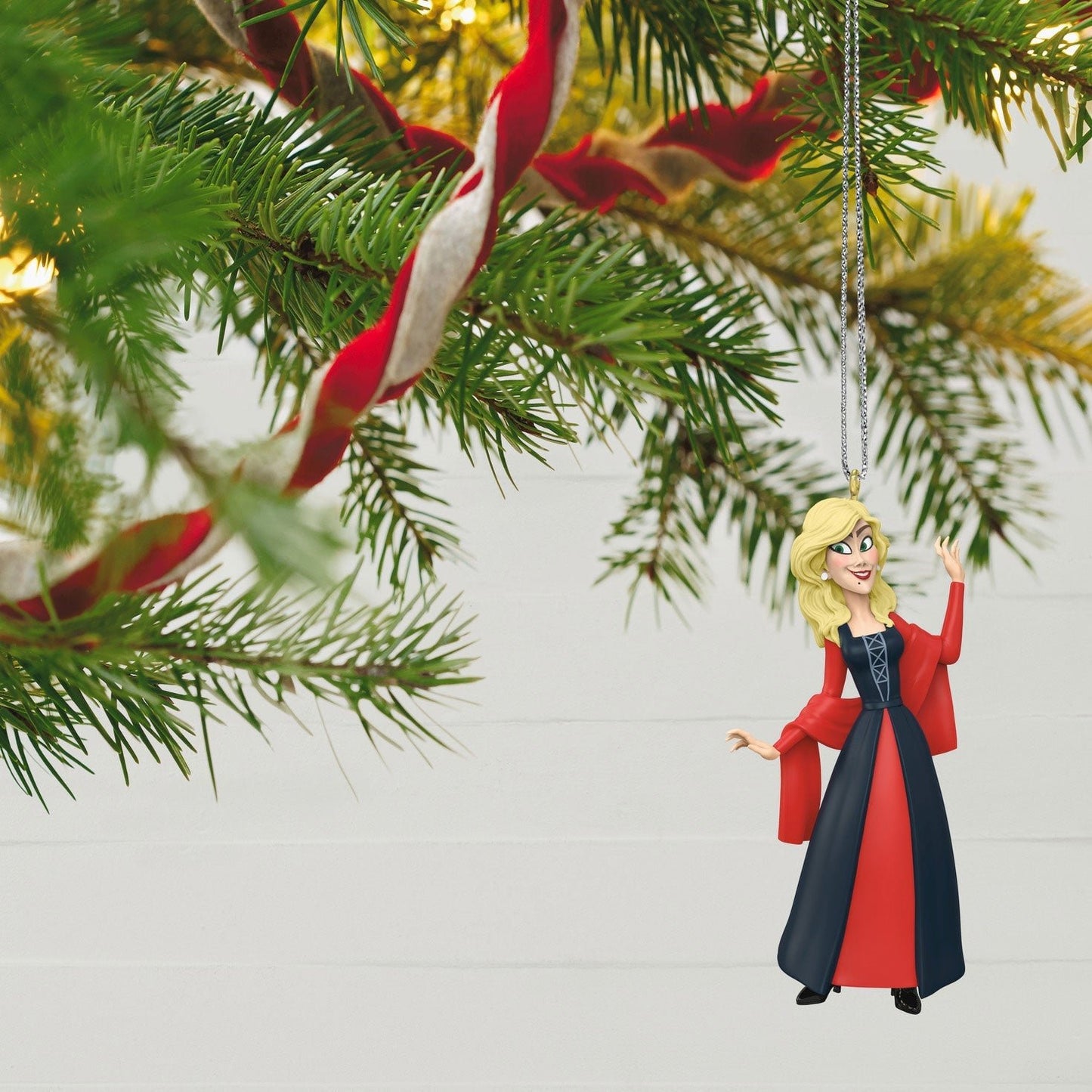 Disney Hocus Pocus Sarah Sanderson, 2023 Keepsake Ornament