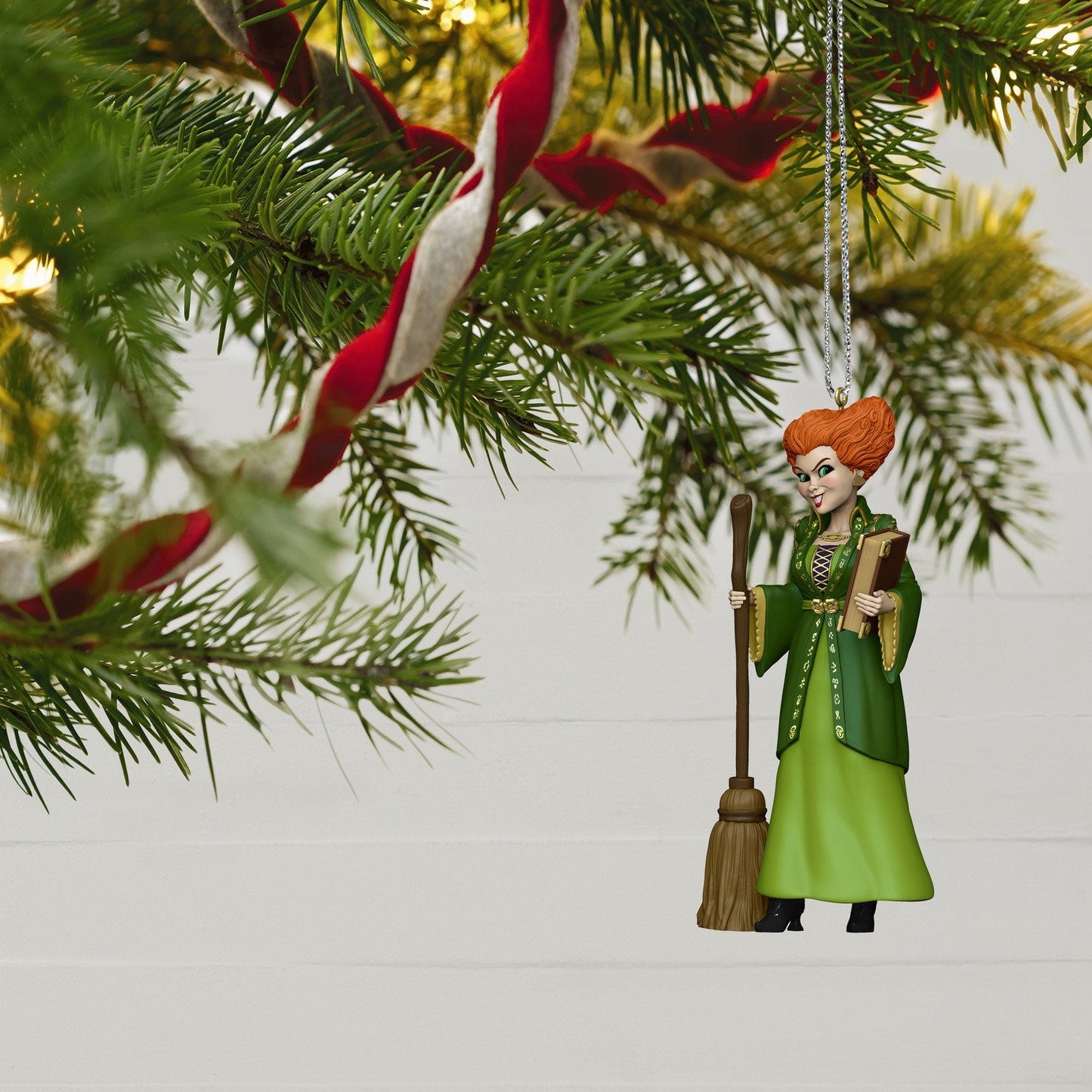 Disney Hocus Pocus Winifred Sanderson, 2023 Keepsake Ornament