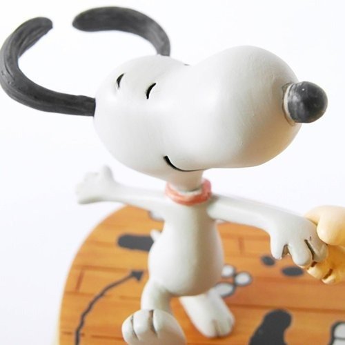 Hallmark Peanuts Gallery "Today's a Good Day for a Happy Dance" Figurine