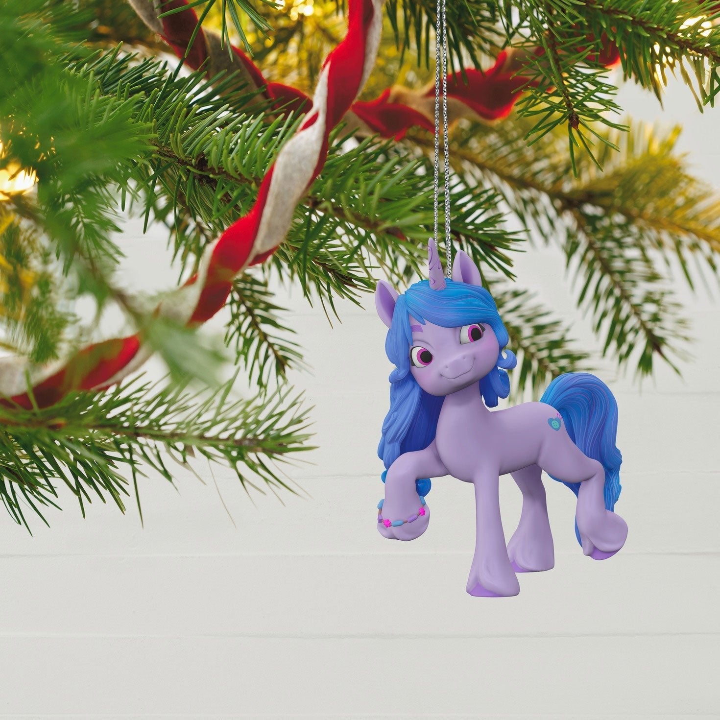 Hasbro My Little Pony: A New Generation Izzy Moonbow, 2023 Keepsake Ornament