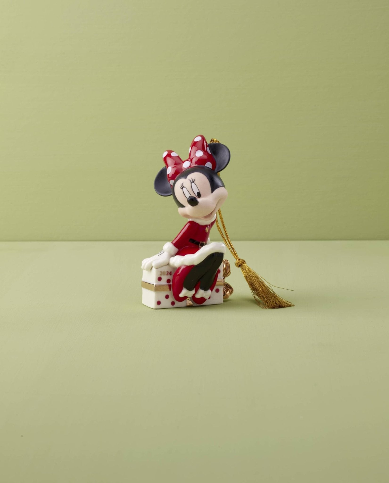 Lenox 895792 2024 Minnie Mouse Sitting On A Gift Ornament