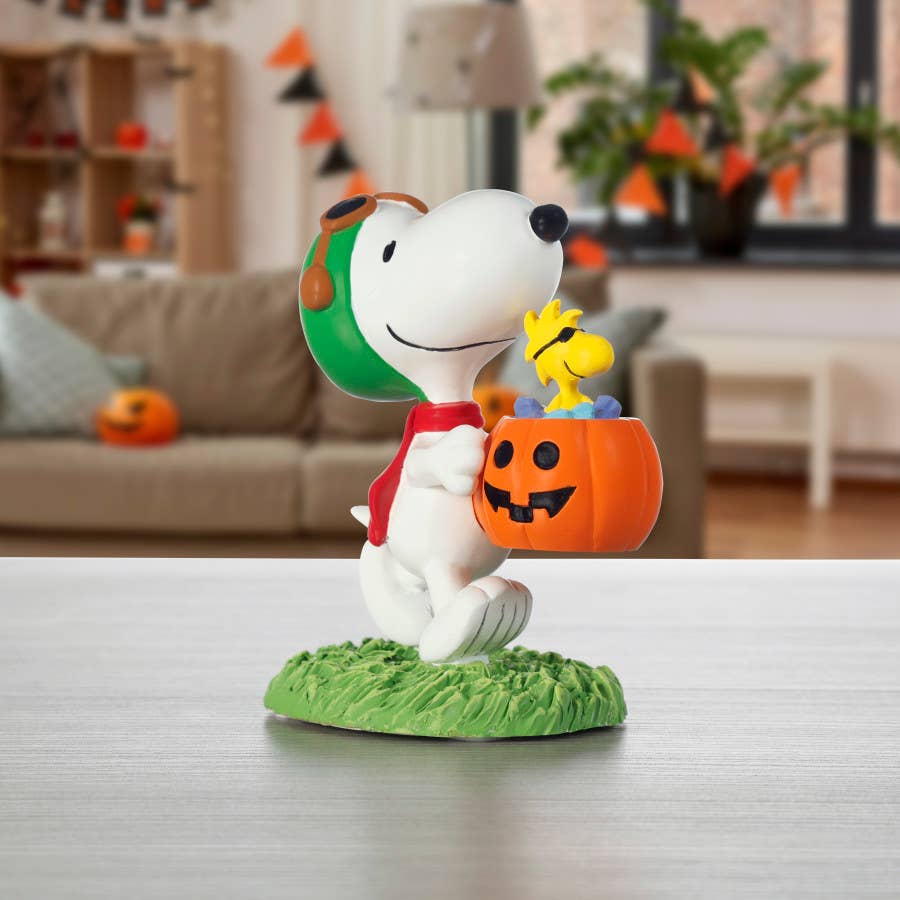 Peanuts Snoopy Tricks, Treats, And Tails Figurine