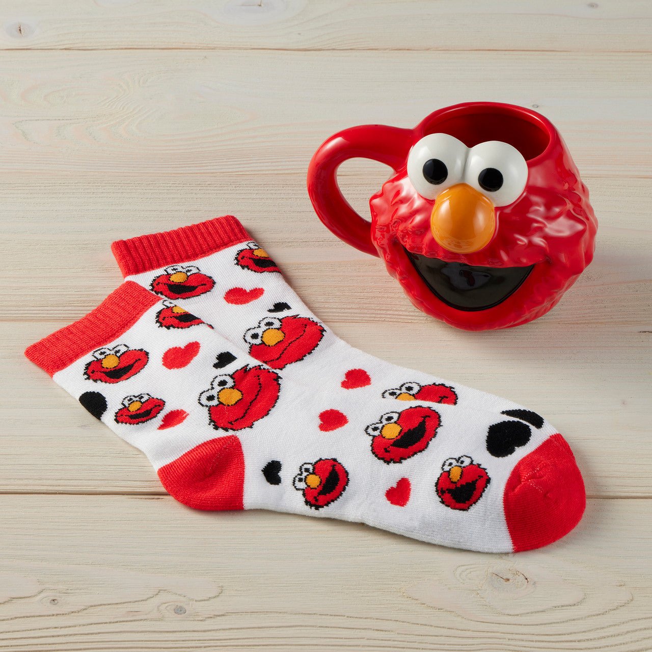 Sesame Street Set/2 Elmo Mug and Sock