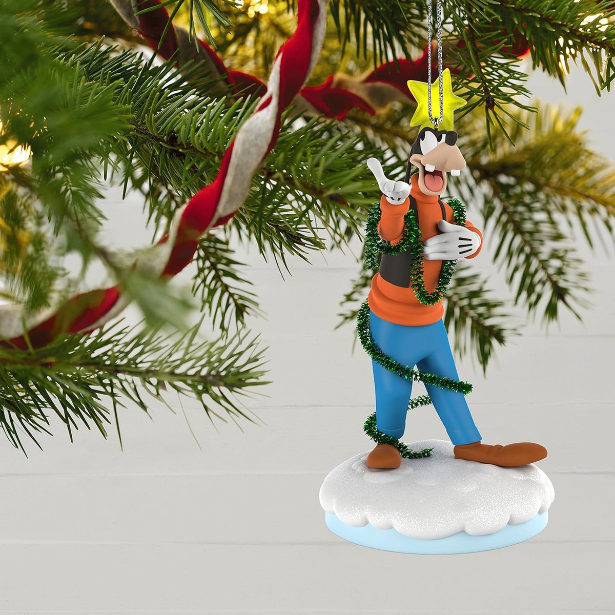 Hallmark Keepsake Ornament 2018 Year Dated, Disney Christmas Carolers Gleeful Goofy With Music and Light, Storyteller